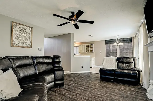 $2,325 | 3005 Wood Hollow Drive, League City, TX 77573