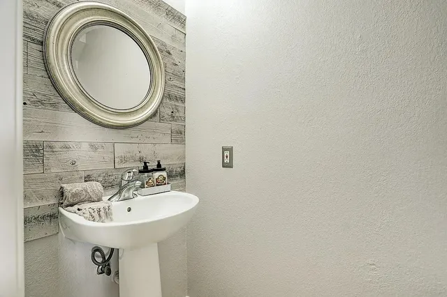 $2,425 | 3005 Wood Hollow Drive, League City, TX 77573