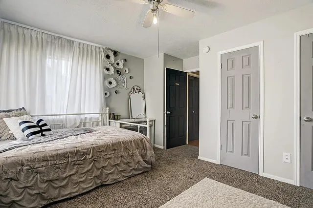 $2,325 | 3005 Wood Hollow Drive, League City, TX 77573