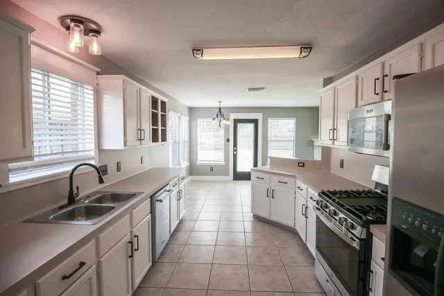 $2,325 | 3005 Wood Hollow Drive, League City, TX 77573