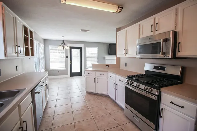 $2,325 | 3005 Wood Hollow Drive, League City, TX 77573