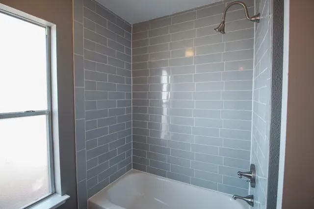 $2,425 | 3005 Wood Hollow Drive, League City, TX 77573