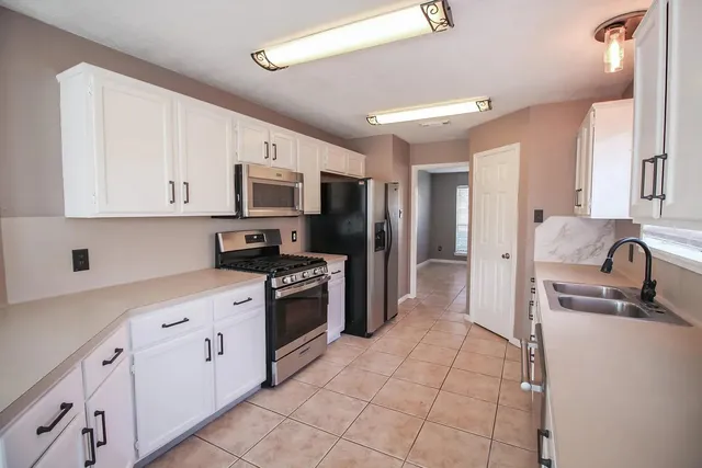 $2,325 | 3005 Wood Hollow Drive, League City, TX 77573