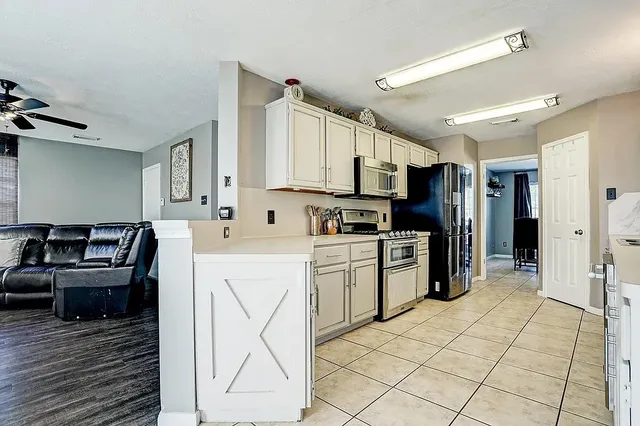 $2,325 | 3005 Wood Hollow Drive, League City, TX 77573