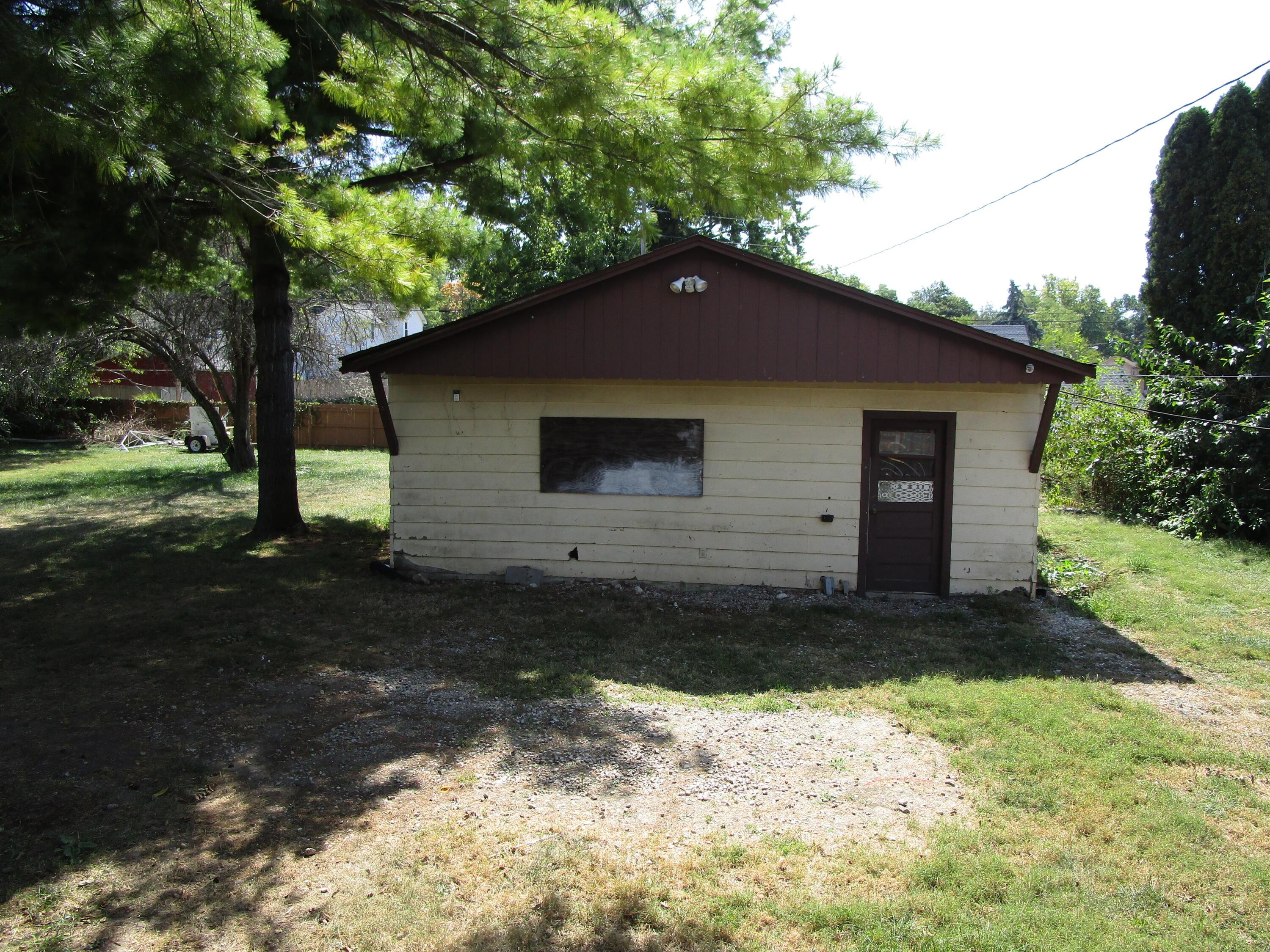 1311 Kenton Street Springfield, OH 45505 - Photo 8 of 42 2 car Garage