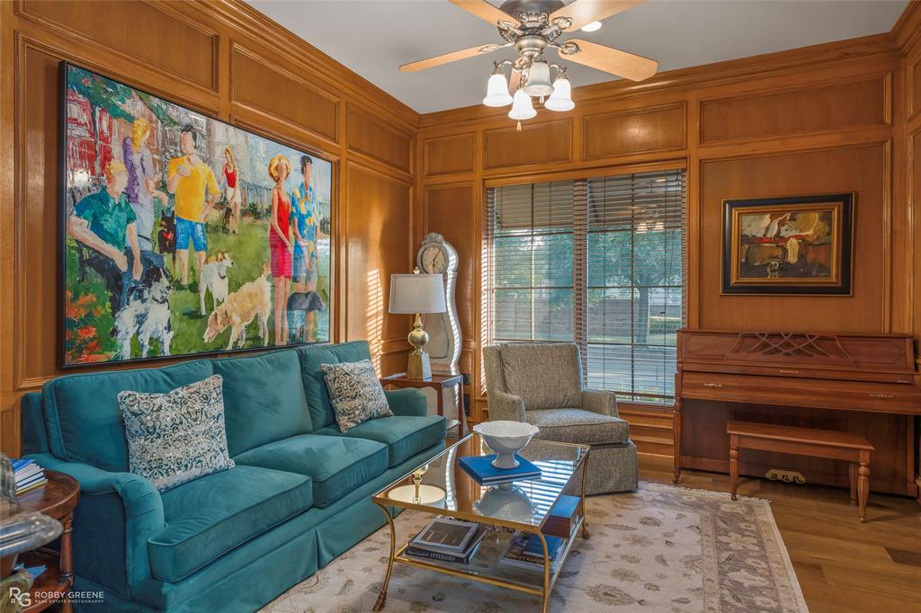 200 Evangeline Walk Bossier City, LA 71111 - Photo 19 of 39 a living room with furniture and a painting on the wall
