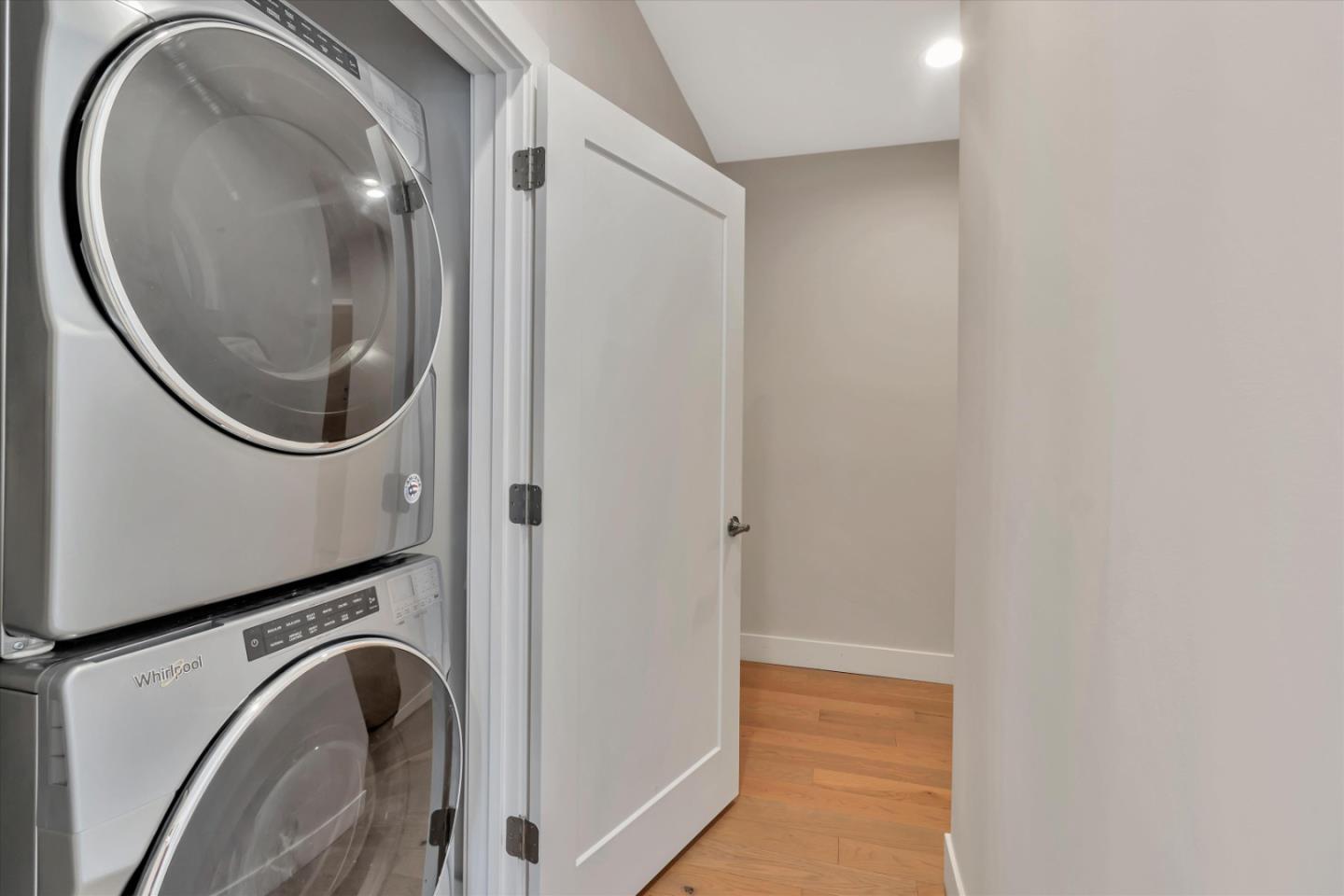 901 Jefferson Street, Unit 510 Oakland, CA 94607 - Photo 14 of 15 a view of a hallway with washer and dryer