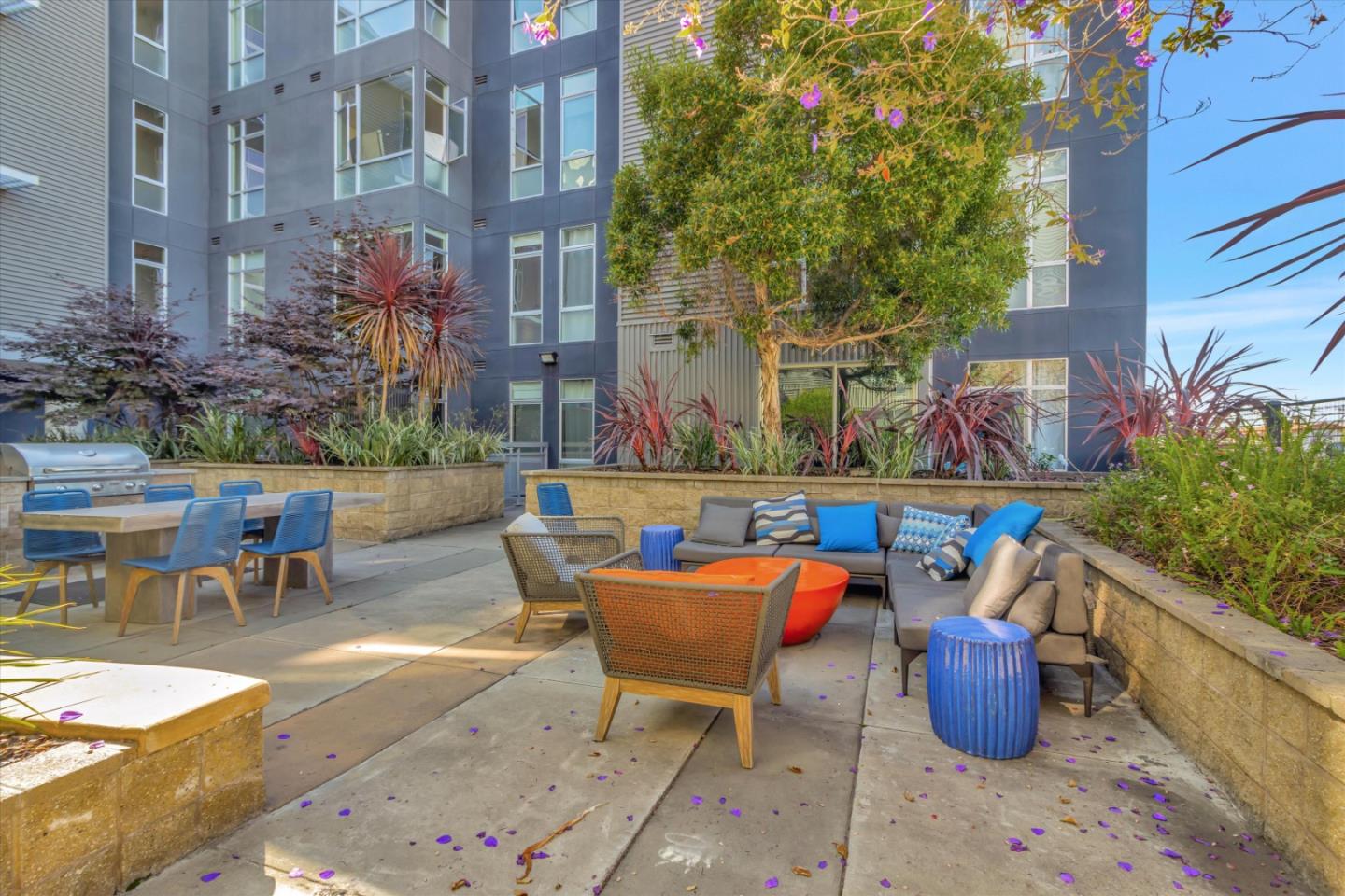 901 Jefferson Street, Unit 510 Oakland, CA 94607 - Photo 15 of 15 a area with lots of table and chairs