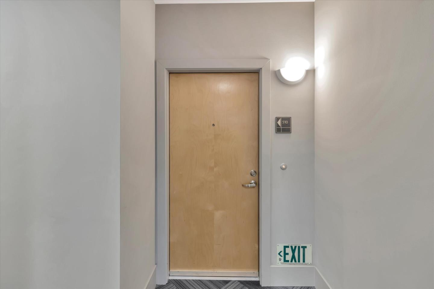 901 Jefferson Street, Unit 510 Oakland, CA 94607 - Photo 3 of 15 a door with a door