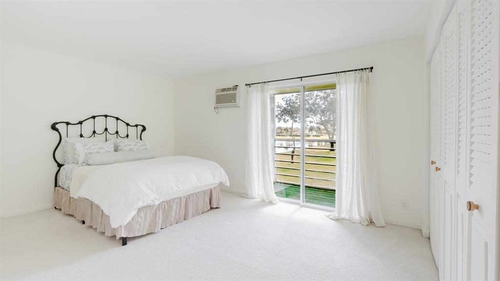 272 Preston Way, Unit 272 Boca Raton, FL 33434 - Photo 11 of 20 a bedroom with a bed and a window