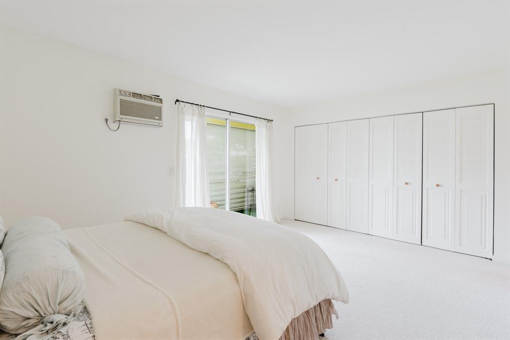 272 Preston Way, Unit 272 Boca Raton, FL 33434 - Photo 12 of 20 a spacious bedroom with a bed and a window