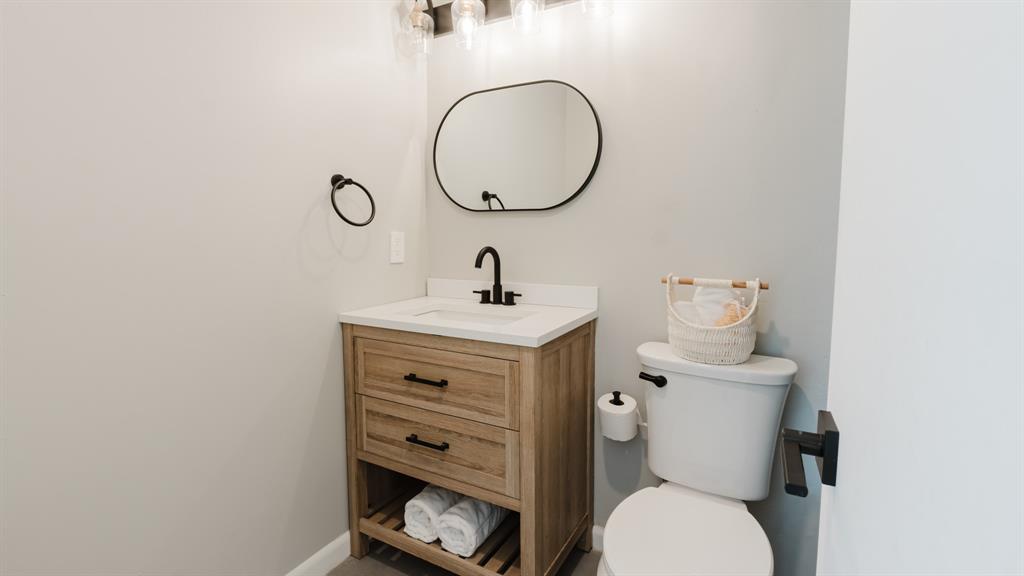 272 Preston Way, Unit 272 Boca Raton, FL 33434 - Photo 13 of 20 a bathroom with a toilet a sink and a mirror