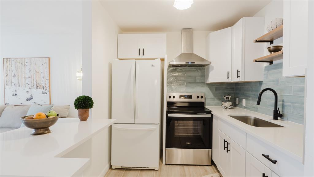 272 Preston Way, Unit 272 Boca Raton, FL 33434 - Photo 8 of 20 a kitchen with stainless steel appliances a stove a refrigerator and a sink