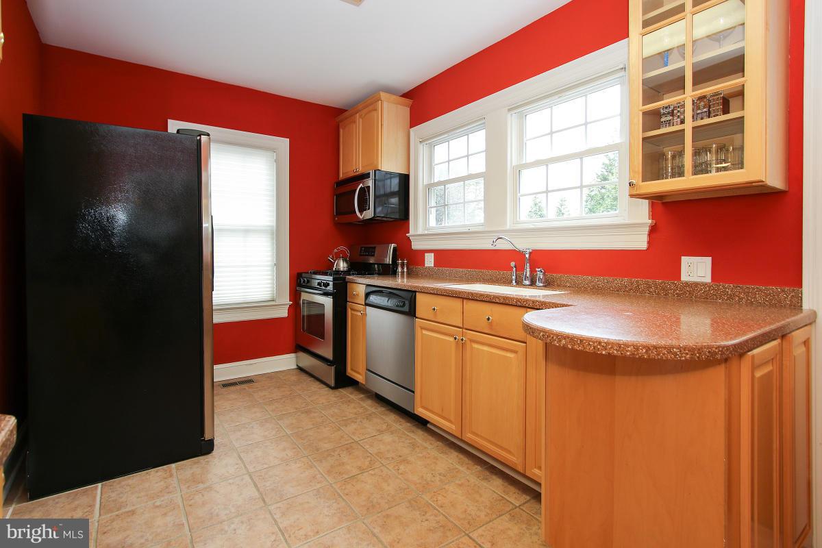 8012 Old Georgetown Road Bethesda, MD 20814 - Photo 12 of 30 Kitchen