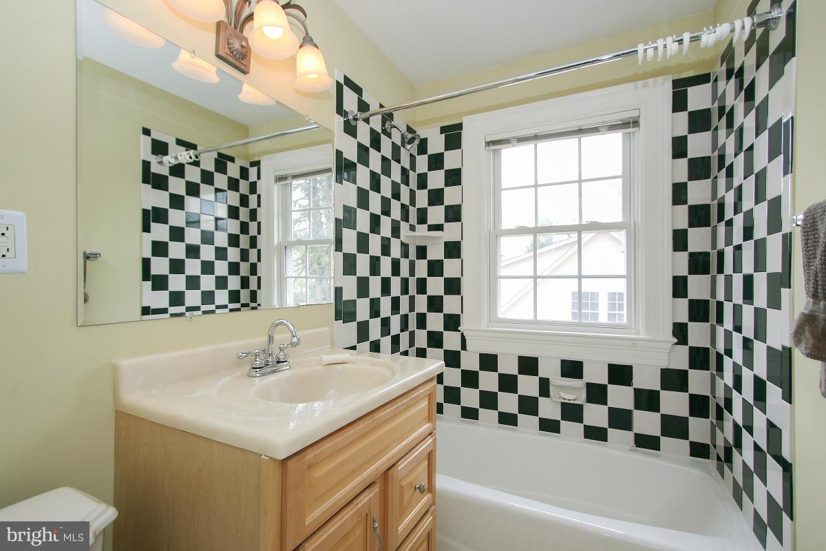 8012 Old Georgetown Road Bethesda, MD 20814 - Photo 20 of 30 Bath