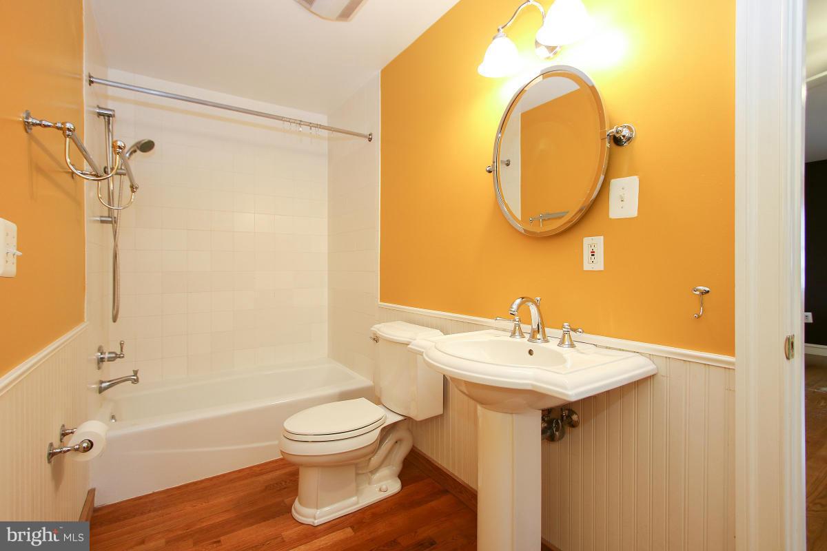 8012 Old Georgetown Road Bethesda, MD 20814 - Photo 27 of 30 Bath