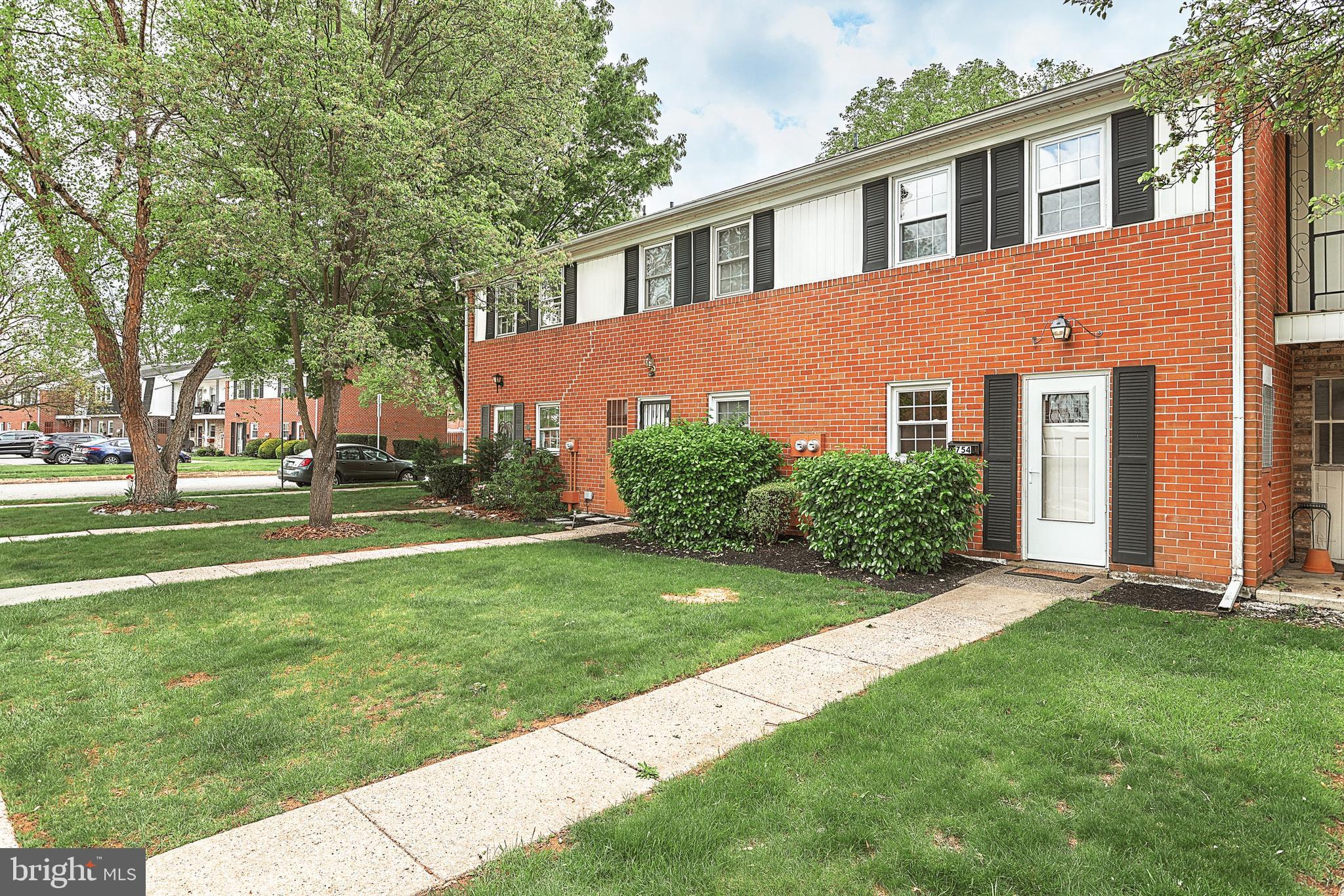 754 Colony Drive York, PA 17404 - Photo 3 of 24