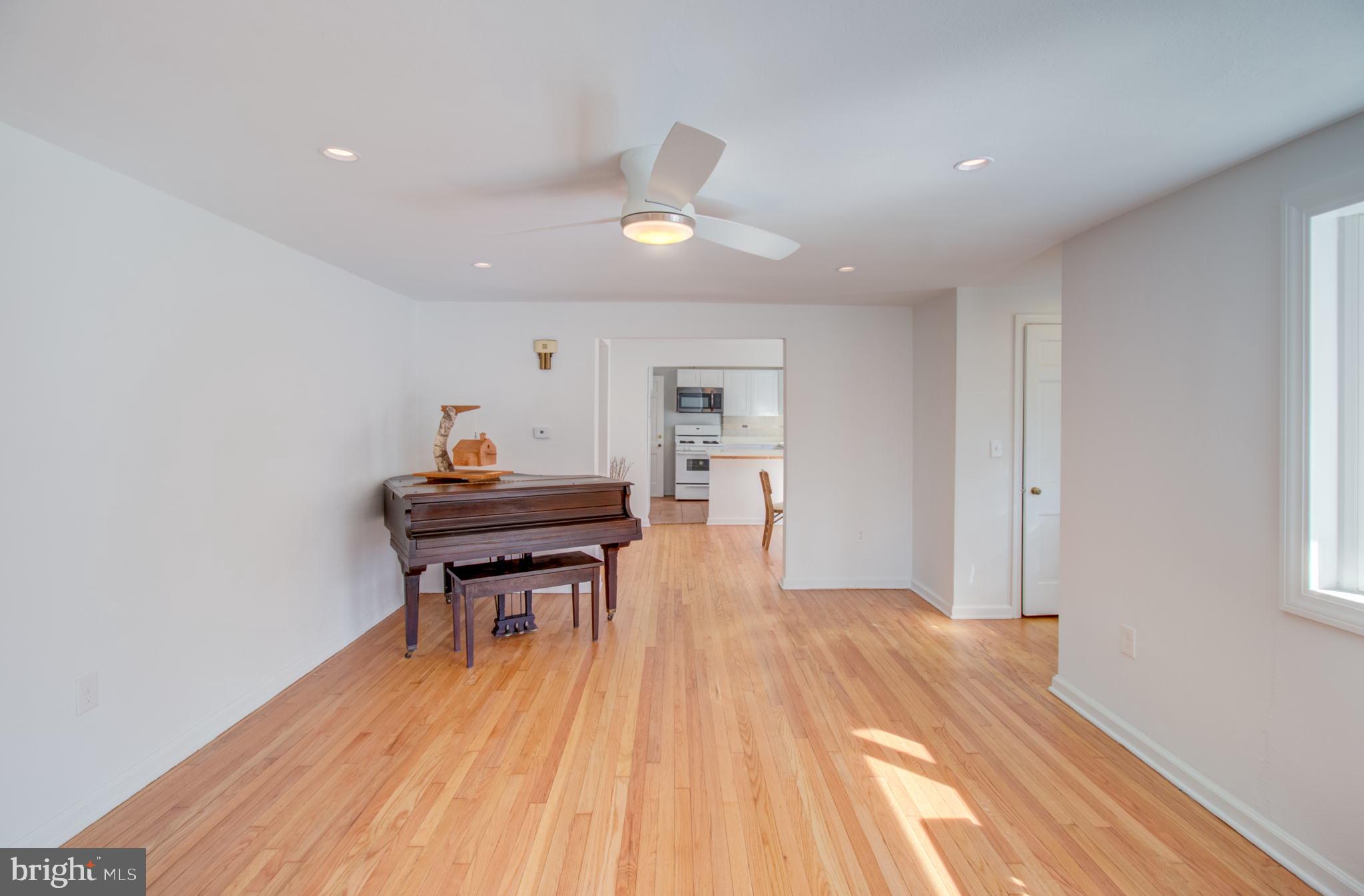 955 Alexander Road Princeton Junction, NJ 08550 - Photo 7 of 38 Living Room
