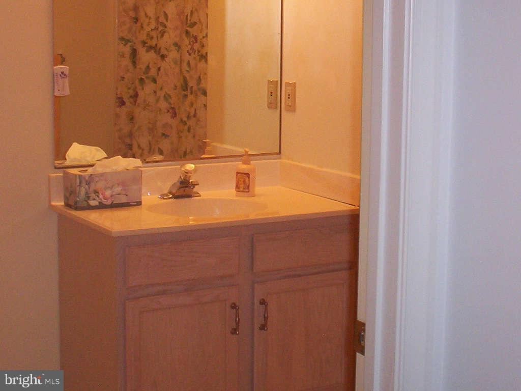 204 Ridgecrest Court Winchester, VA 22602 - Photo 3 of 13 Bath