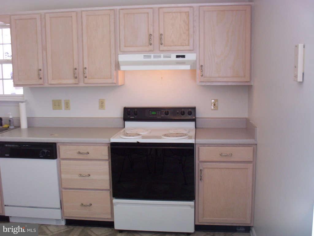 204 Ridgecrest Court Winchester, VA 22602 - Photo 9 of 13 Kitchen