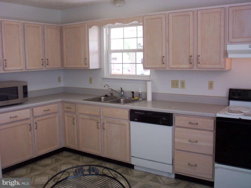 204 Ridgecrest Court Winchester, VA 22602 - Photo 10 of 13 Interior (General)