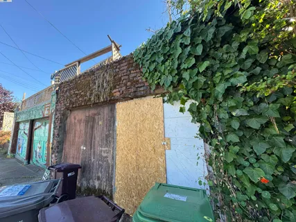 a view of a backyard of the house