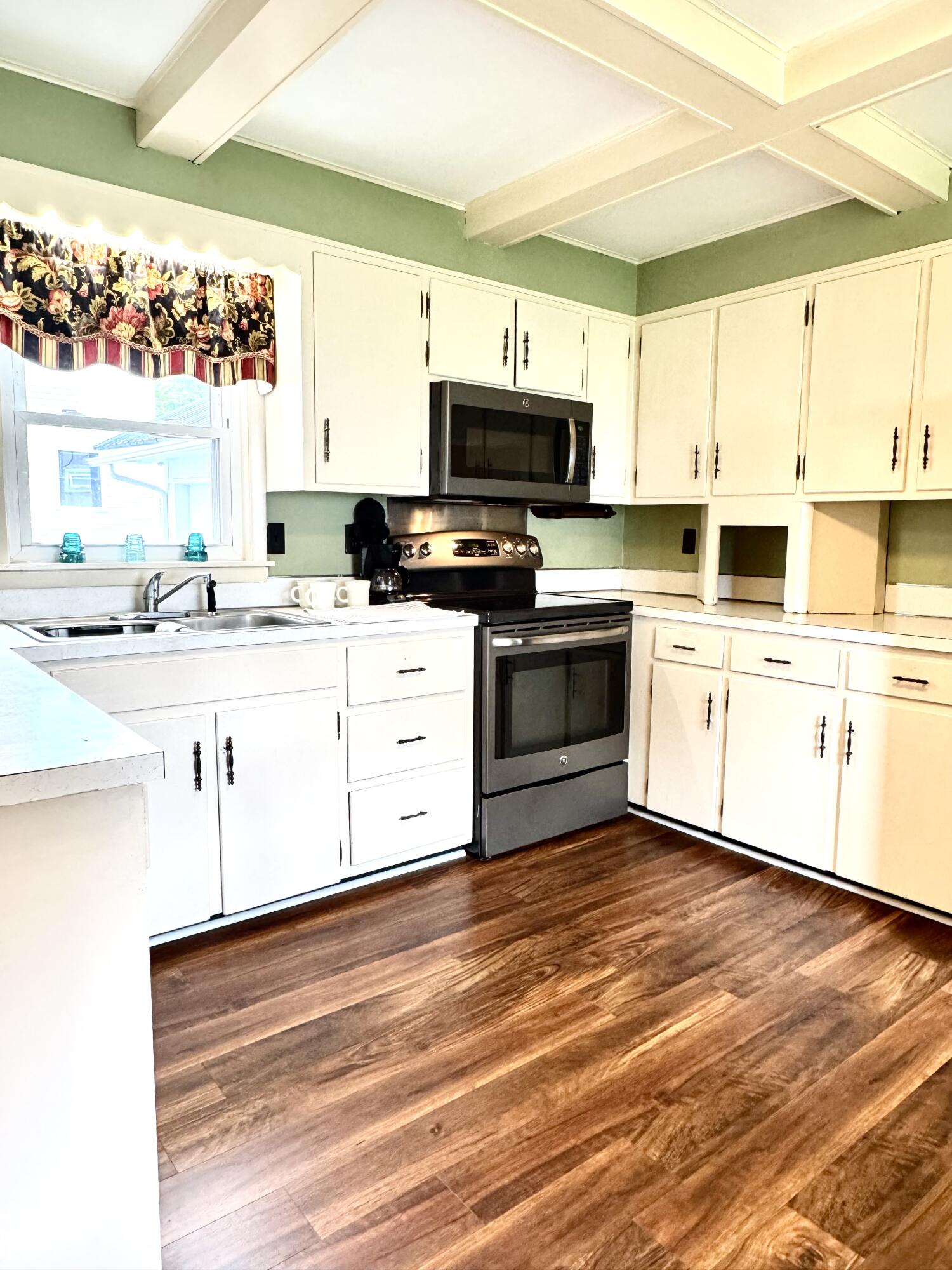 8 Chapman Street Rouses Point, NY 12979 - Photo 2 of 48