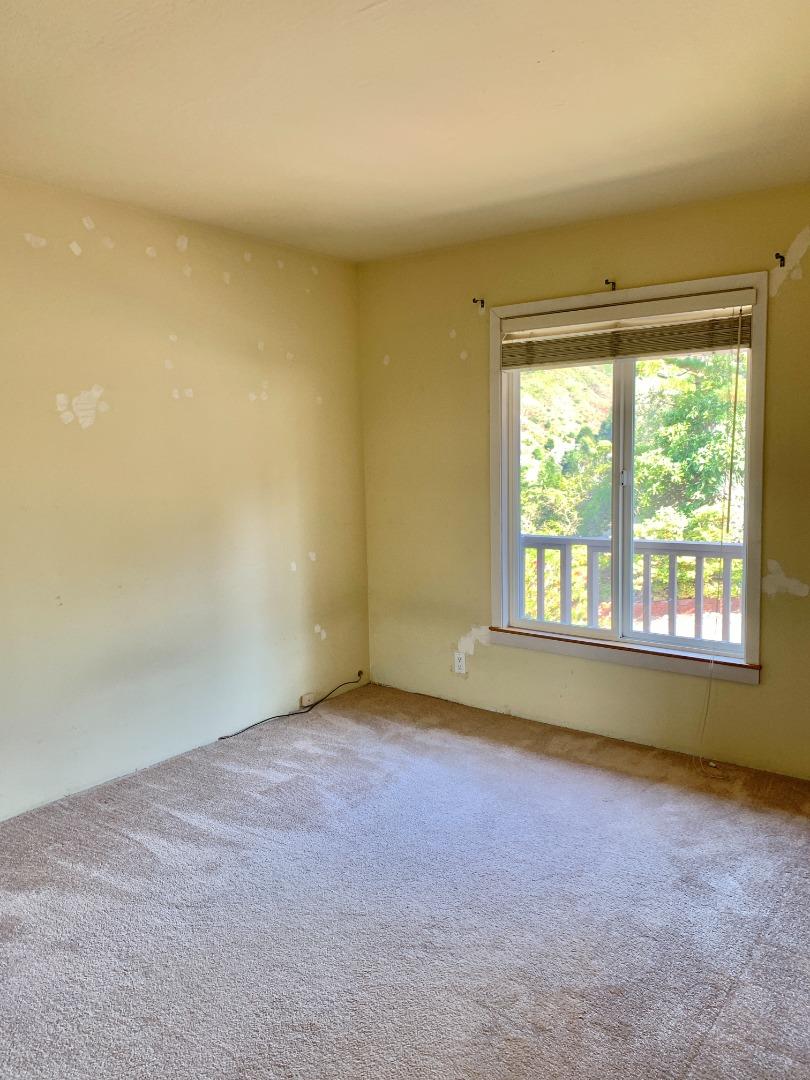1291 Park Pacifica Avenue Pacifica, CA 94044 - Photo 9 of 18 an empty room with a empty space and a window