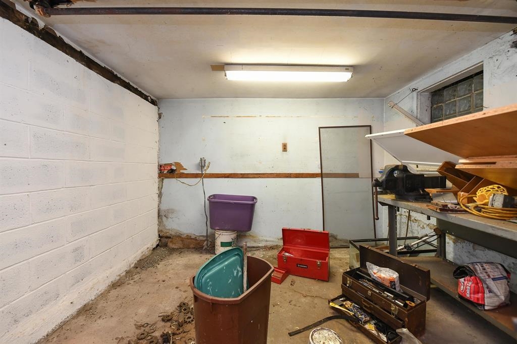 426 Hancock Place Fairview, NJ 07022 - Photo 7 of 14 a bathroom with a toilet and a sink