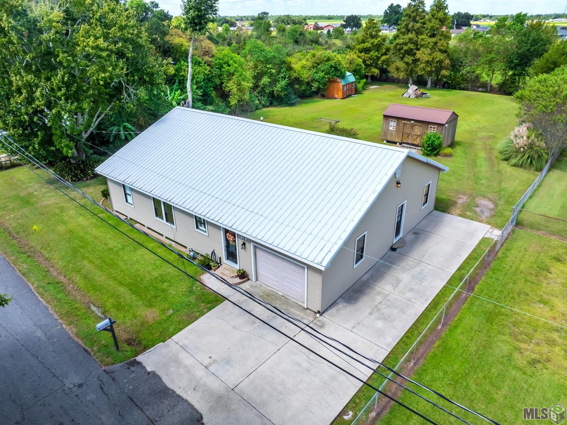 176 St Joseph Street Raceland, LA 70394 - Photo 3 of 17