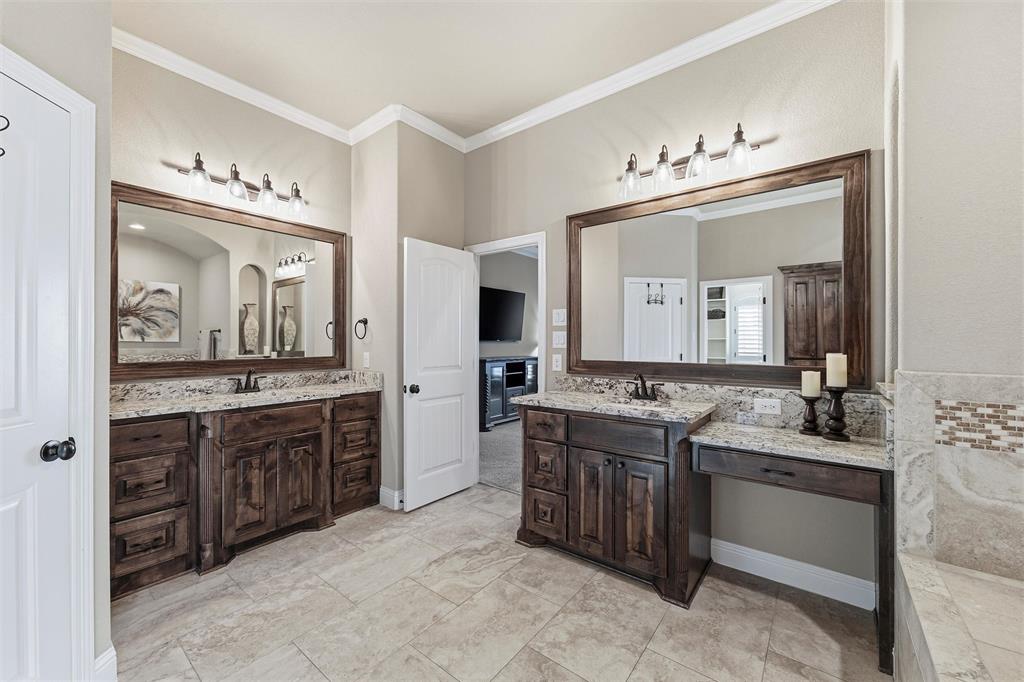 121 Bluff Ridge Court Paradise, TX 76073 - Photo 16 of 33 Full bath featuring two vanities and ornamental molding