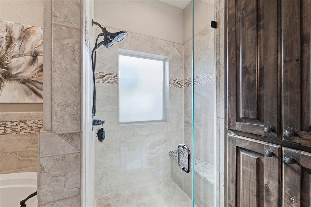 121 Bluff Ridge Court Paradise, TX 76073 - Photo 17 of 33 Bathroom featuring a shower stall and a bath