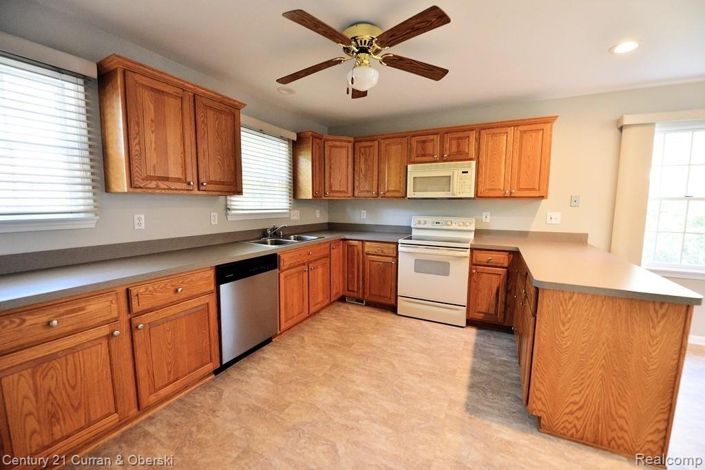 4624 Rochester Road, Unit 2 Royal Oak, MI 48073 - Photo 4 of 30