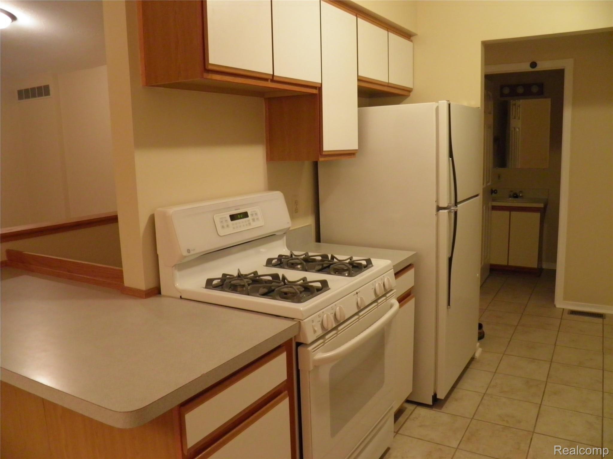 2191 North Milford Road Highland, MI 48357 - Photo 15 of 35 JLJM15.JPG