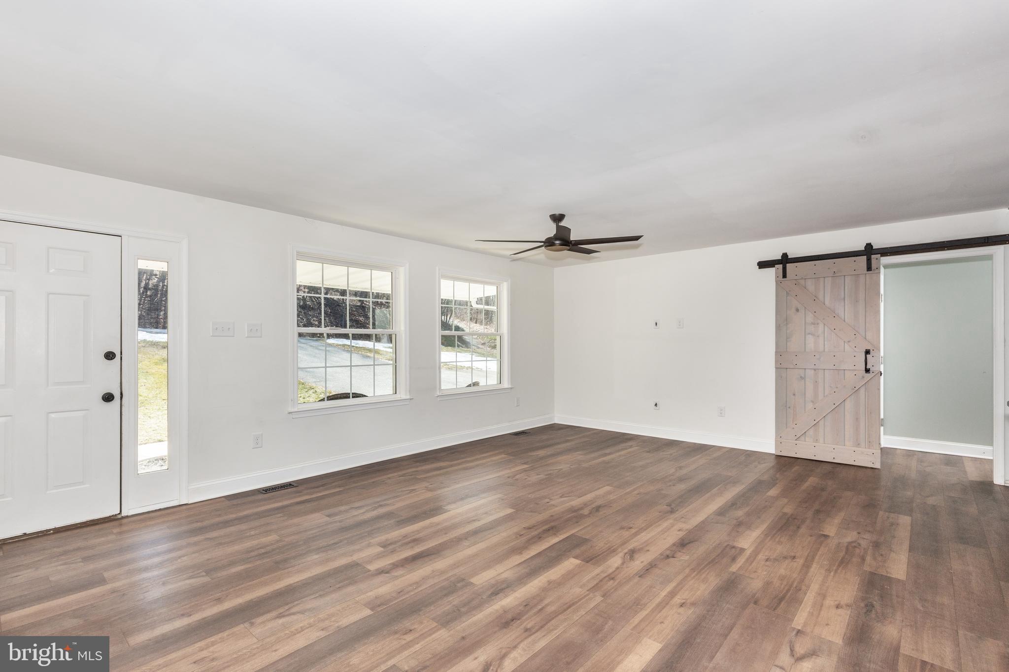 2670 Old Fort Schoolhouse Road Westminster, MD 21157 - Photo 6 of 55 Living Room
