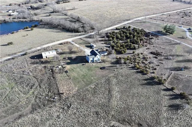 $445,000 | 19439 254th Street, Tonganoxie, KS 66086