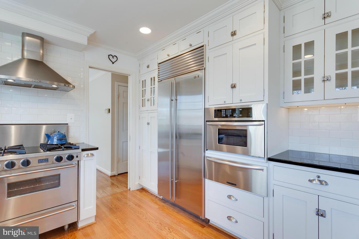 1700 Red Oak Circle Reston, VA 20190 - Photo 11 of 29 Kitchen
