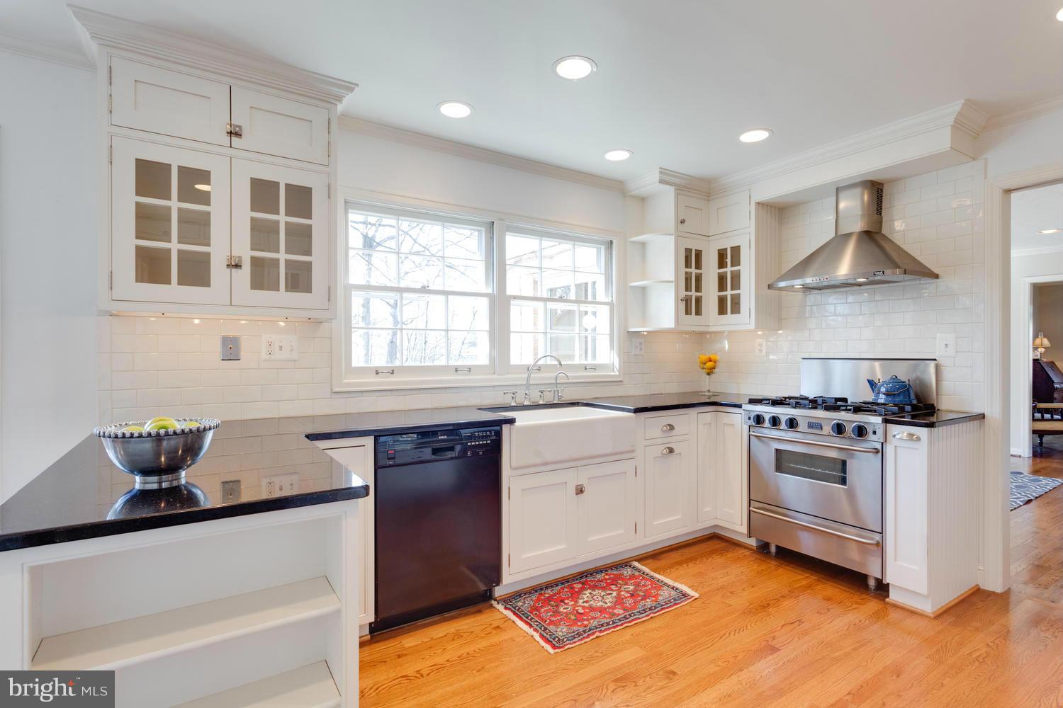 1700 Red Oak Circle Reston, VA 20190 - Photo 12 of 29 Kitchen