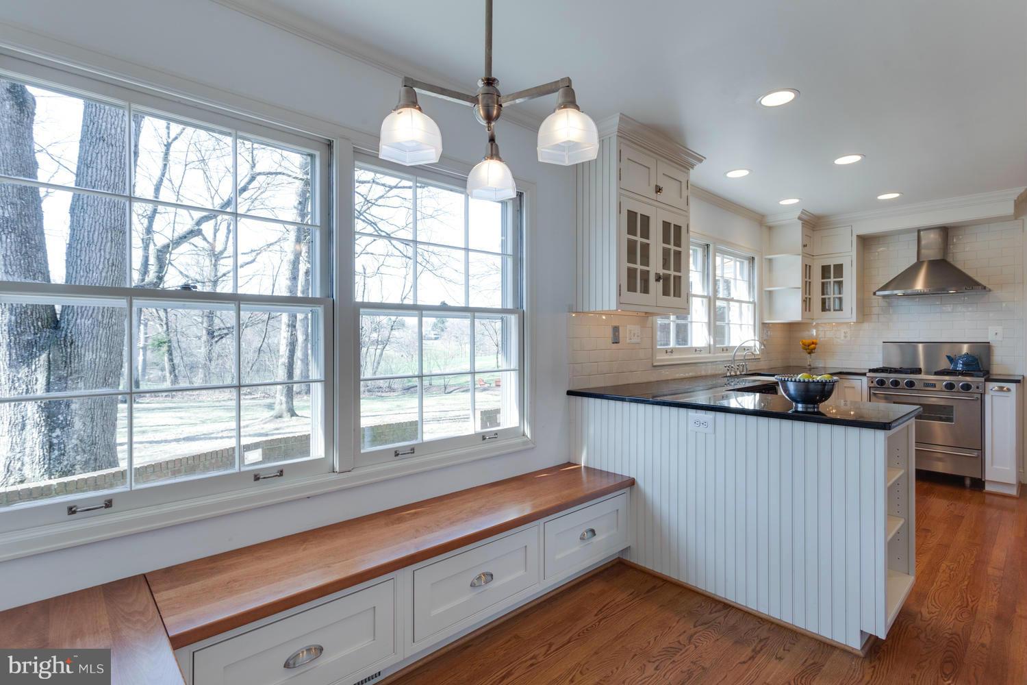 1700 Red Oak Circle Reston, VA 20190 - Photo 13 of 29 Kitchen