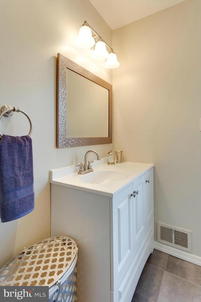 1700 Red Oak Circle Reston, VA 20190 - Photo 21 of 29 Bath (Master)