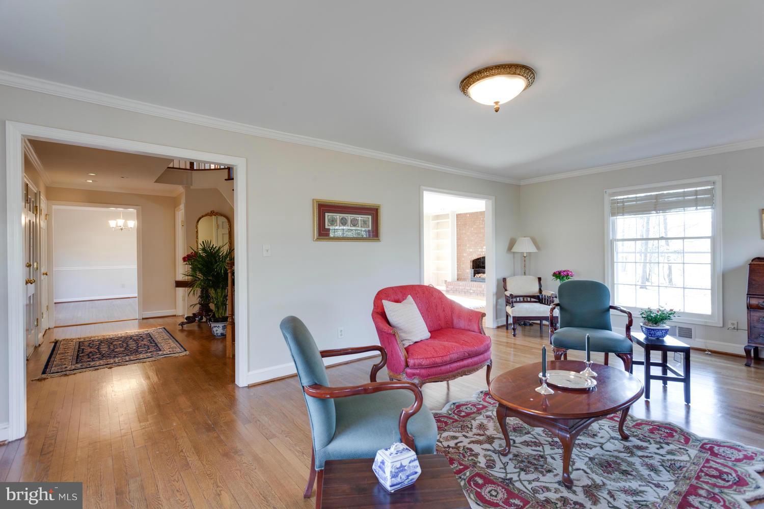 1700 Red Oak Circle Reston, VA 20190 - Photo 5 of 29 Living Room