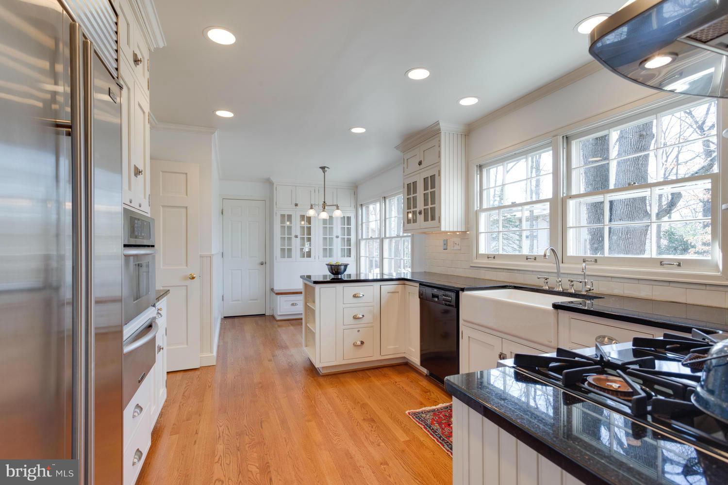 1700 Red Oak Circle Reston, VA 20190 - Photo 9 of 29 Kitchen