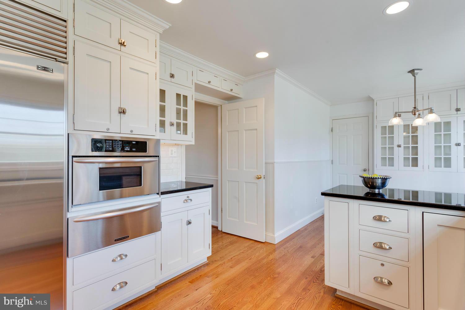 1700 Red Oak Circle Reston, VA 20190 - Photo 10 of 29 Kitchen