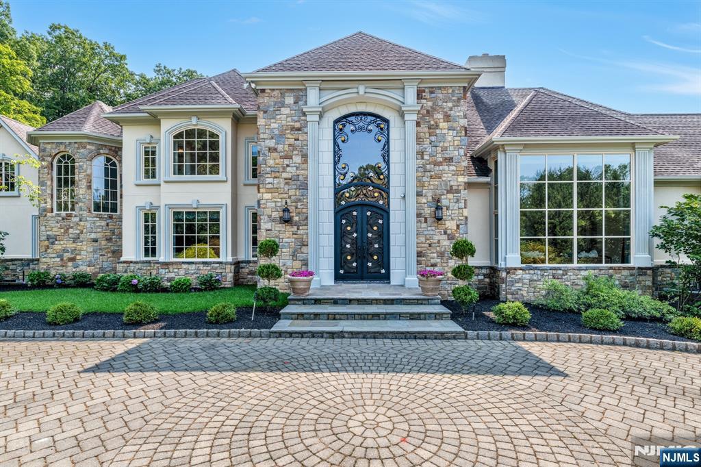 23 Hunter Ridge Woodcliff Lake, NJ 07677 - Photo 3 of 49