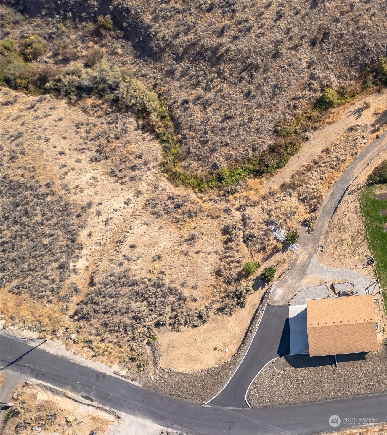1611 Pitcher Canyon Road Wenatchee, WA 98801 - Photo 16 of 20 a view of roof with wooden floor
