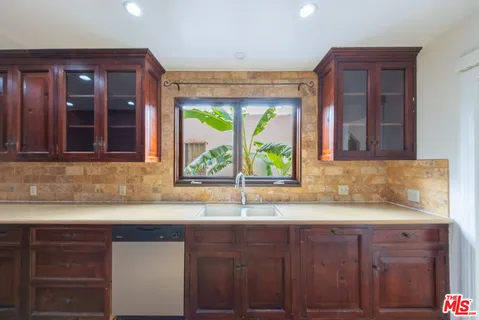 $6,400 | 8230 Blackburn Avenue, Unit 1, Los Angeles, CA 90048