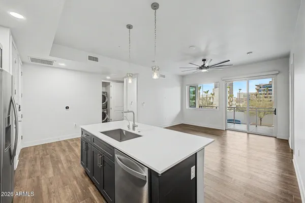 $2,899 | 3131 North Central Avenue, Unit 4011, Phoenix, AZ 85012