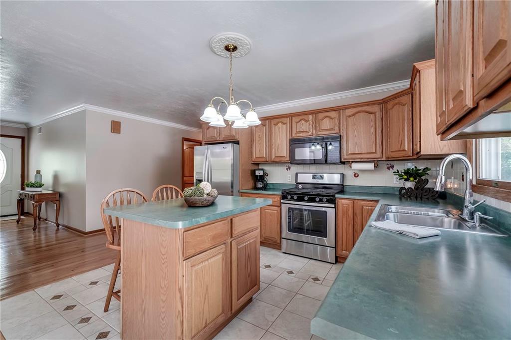 563 Leeper Road Georgetown, PA 15043 - Photo 8 of 25 Great flow and open concept living.