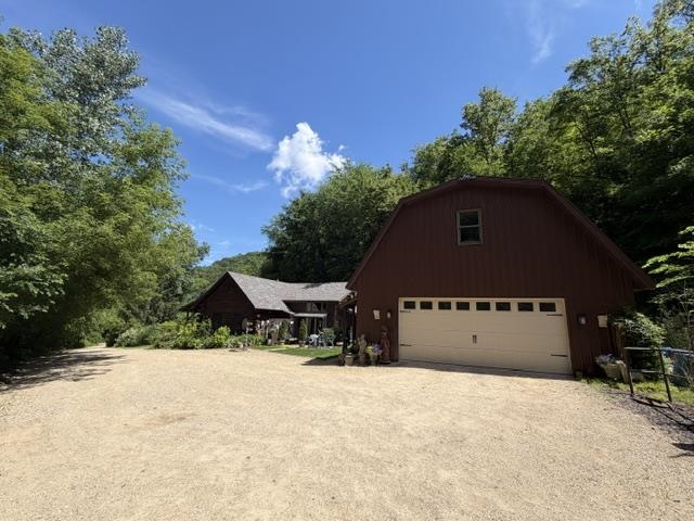 35537 Log House Lane Prairie du Chien, WI 53821 - Photo 4 of 36