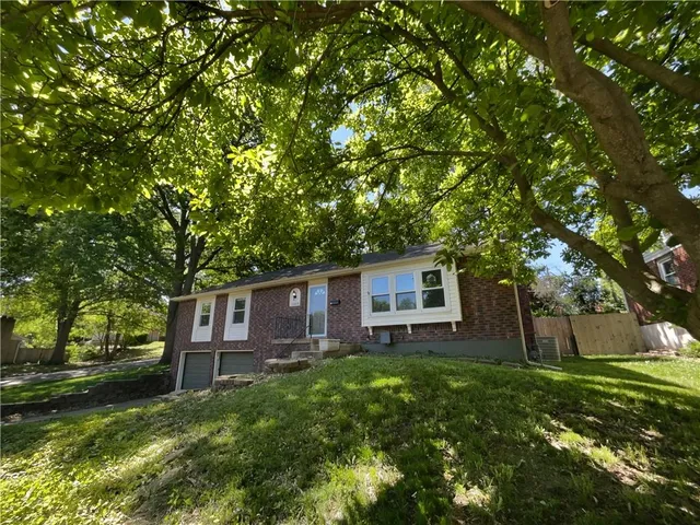 $240,000 | 15405 East 40th Street South, Independence, MO 64055